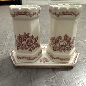 Johnson Bros Old Britain Castles Salt & Pepper Shakers w/ Underplate Tray Red